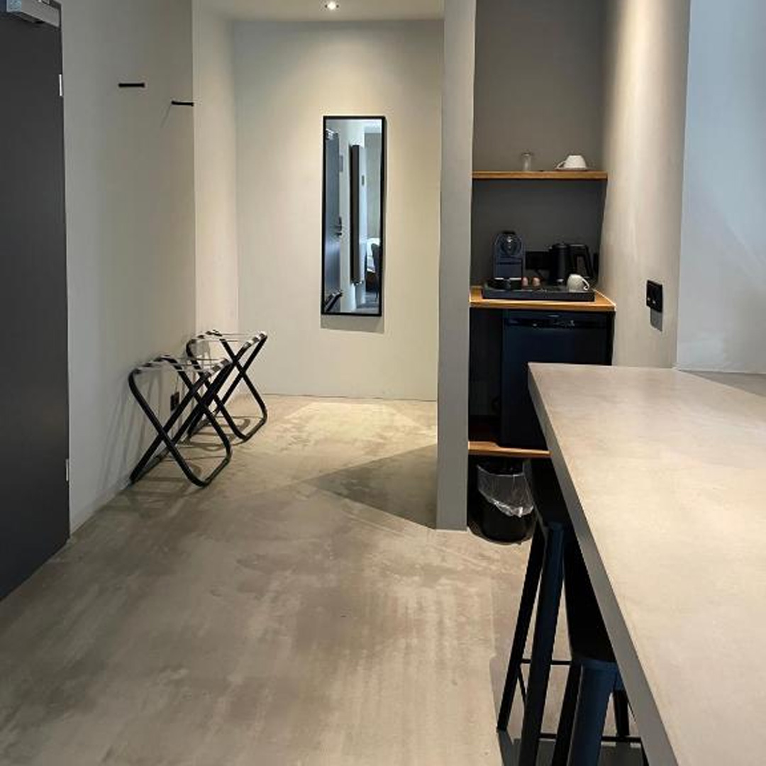 View of the hallway, mirror and a shelf with coffee machine in Walther's at Goetheplatz