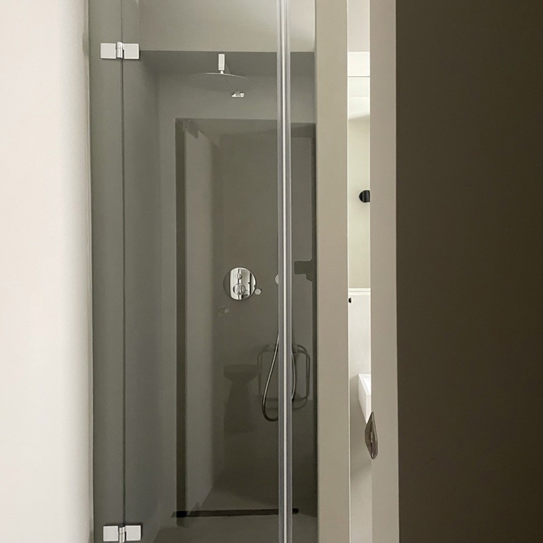 Duschkabine im Doppelzimmer Standard im Hotel Walthers am Goetheplatz – Komfort‑Dusche mit Glaswand